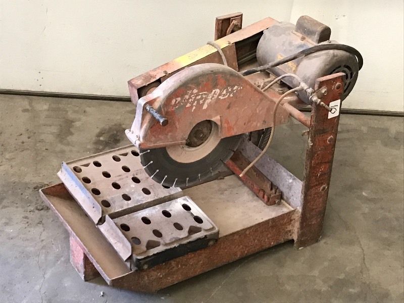 lot 10 image: Clipper Stone Saw