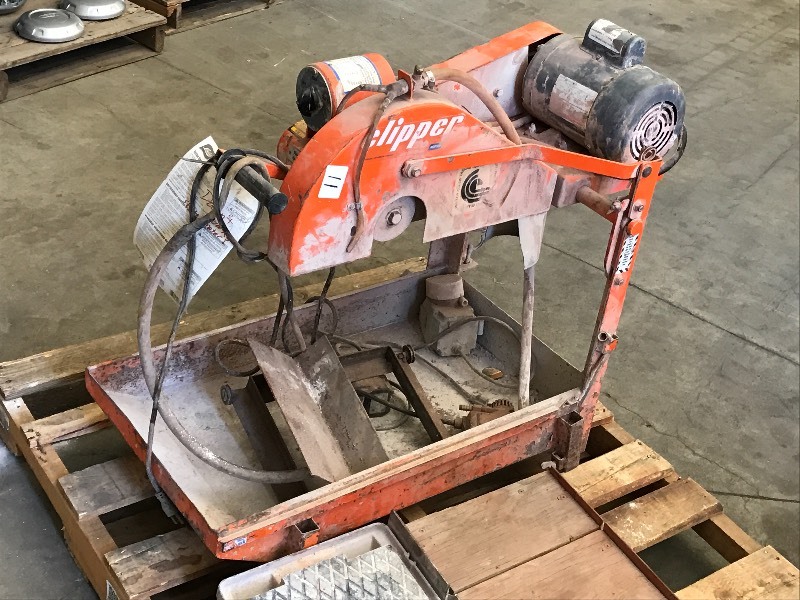 lot 11 image: Clipper Stone Saw