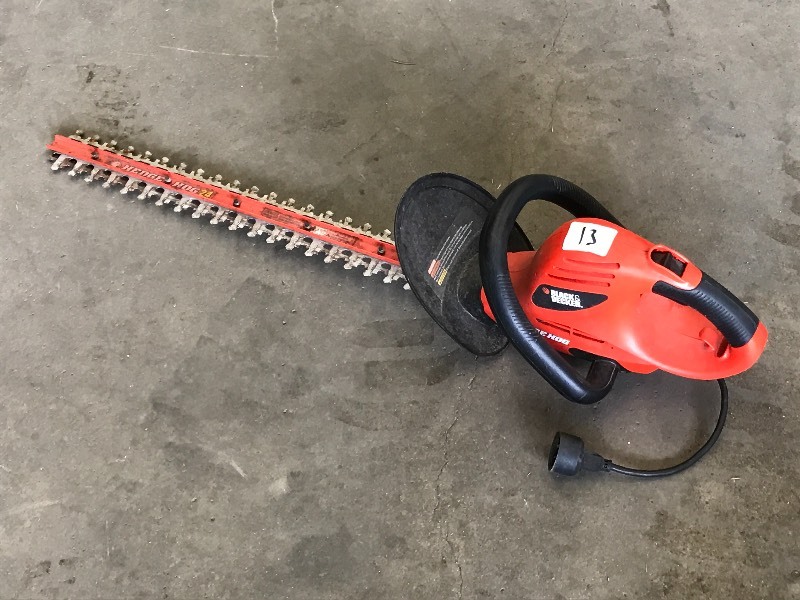 lot 13 image: Black & Decker Hedge Trimmer
