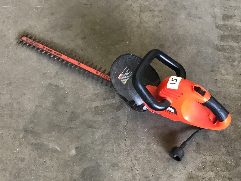 lot 15 image: Black & Decker Hedge Trimmer