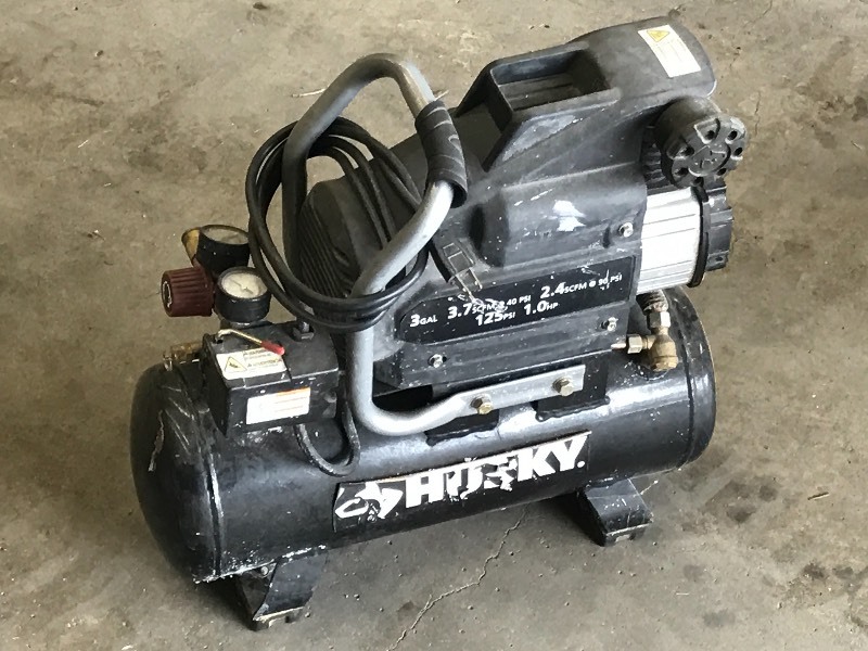 lot 21 image: Husky Air Compressor
