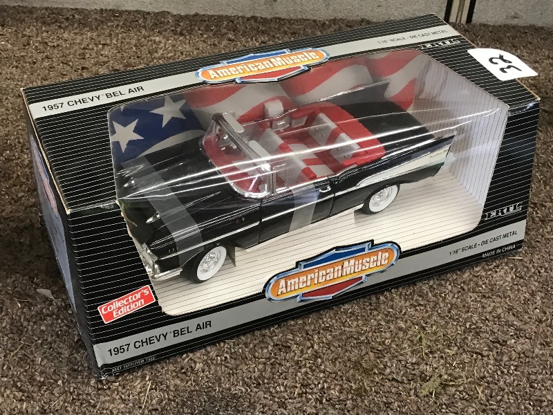 lot 32 image: Ertl Die Cast