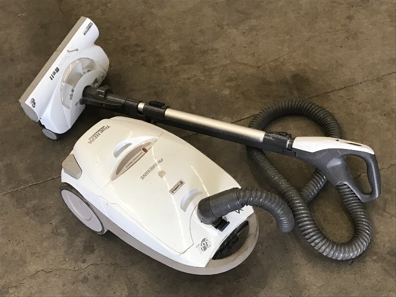 lot 48 image: Kenmore Progressive WhisperBelt Vac...