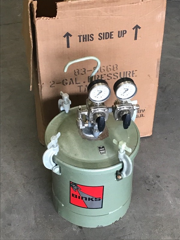 lot 49 image: Binks 2-Gallon Pressure Tank, Appea...