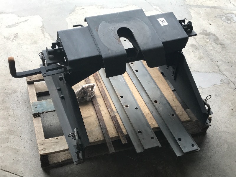lot 75 image: 5th Wheel Truck Hitch, Complete Wit...
