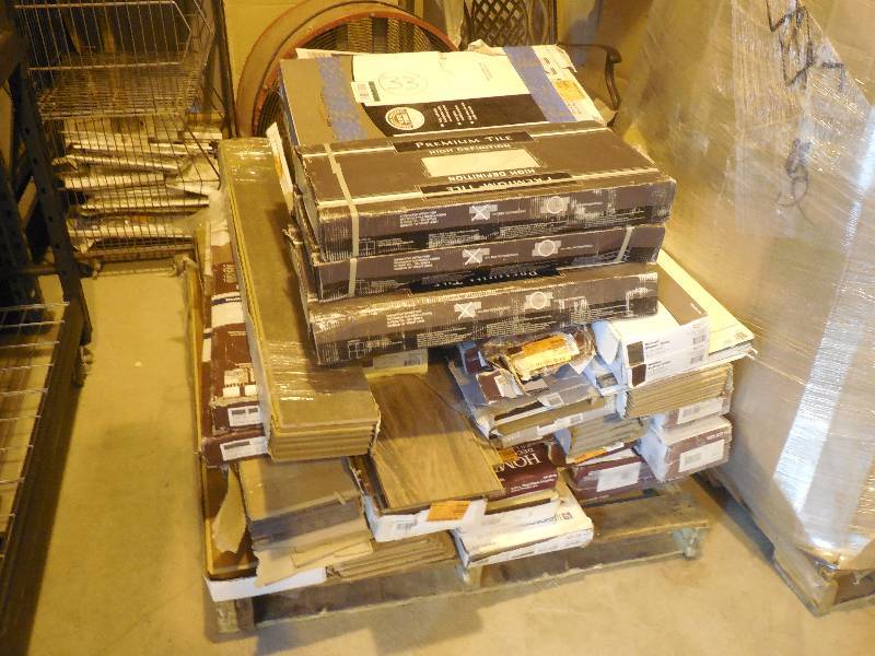 lot 33 image: MASSIVE PALLET LOT OF ASSORTED FLOORING
