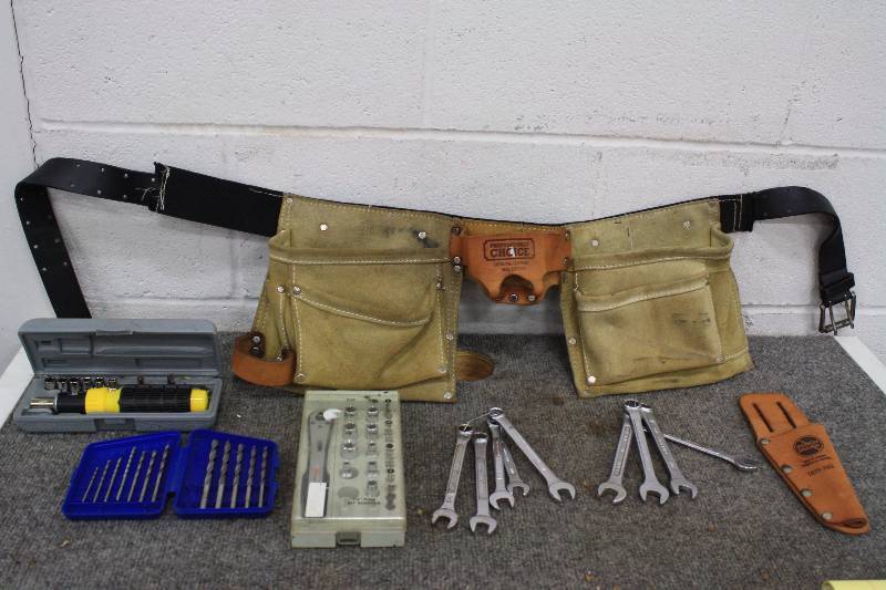 lot 89 image: Tool Belt & Tools