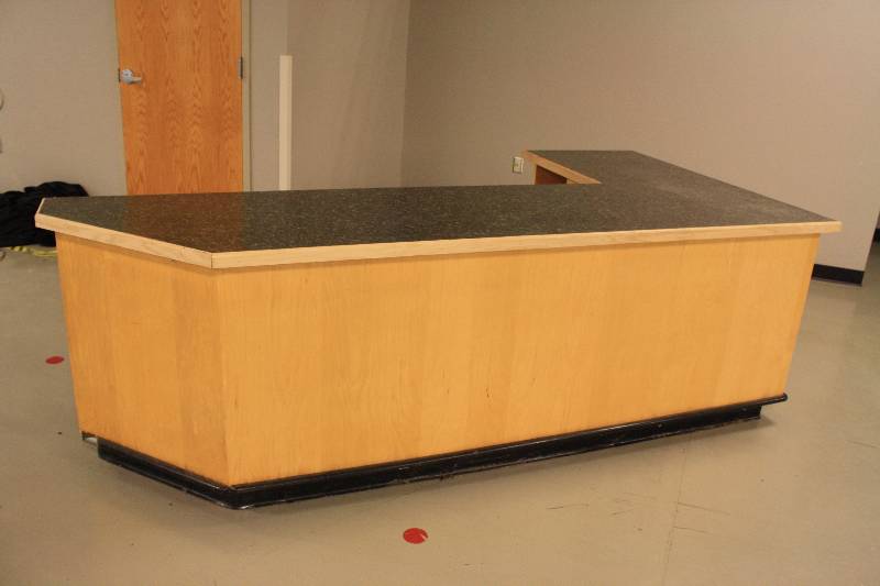 lot 61 image: Retail Check Out & Customer Service Counter