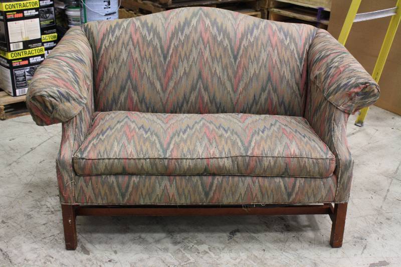 lot 126 image: Vintage Solid Love Seat