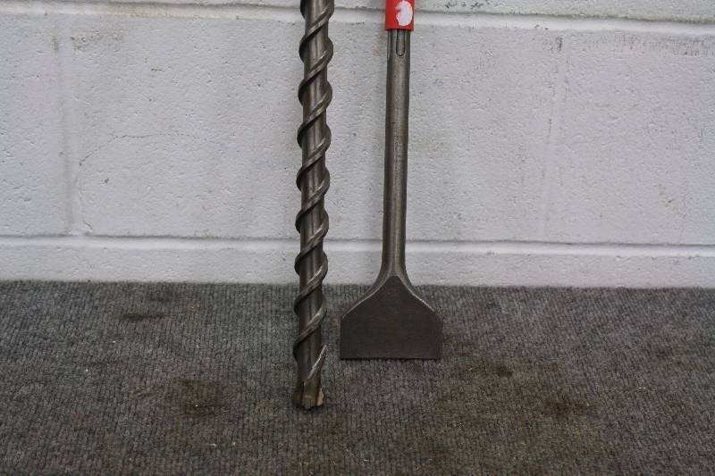 lot 75B image: Bosch Heavy Duty 2pc Bit & Chisel Set