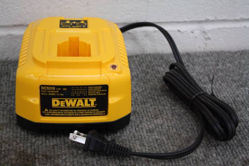 lot 168 image: Dewalt Battery Charger 18V