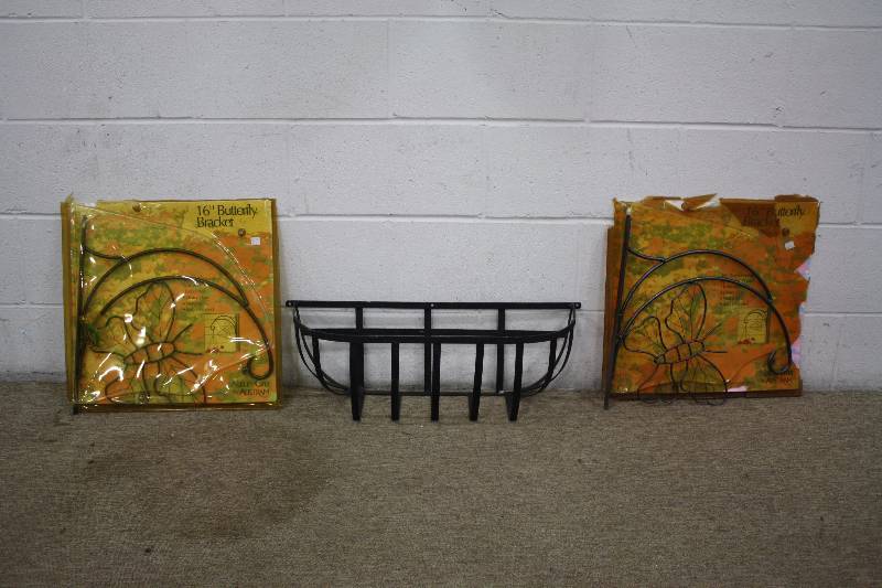 lot 172 image: Outdoor Flower Baskets & Hanging Brackets