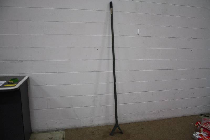 lot 187 image: Duck Hunting Track-Loc Push Pole