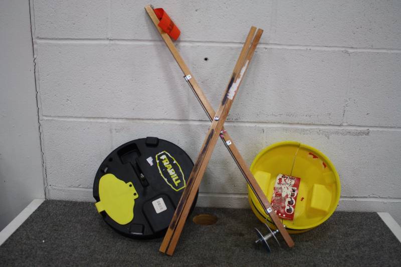lot 206 image: Ice Fishing Lot