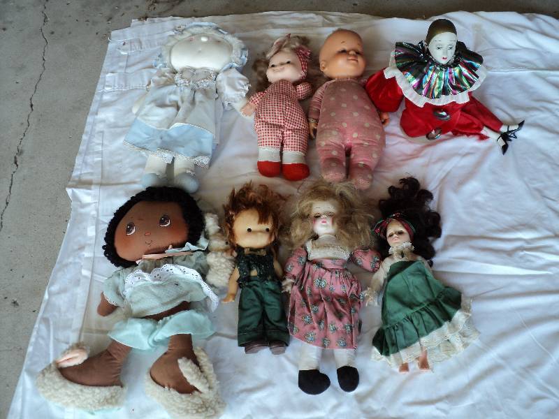 lot 28 image: vintage dolls...