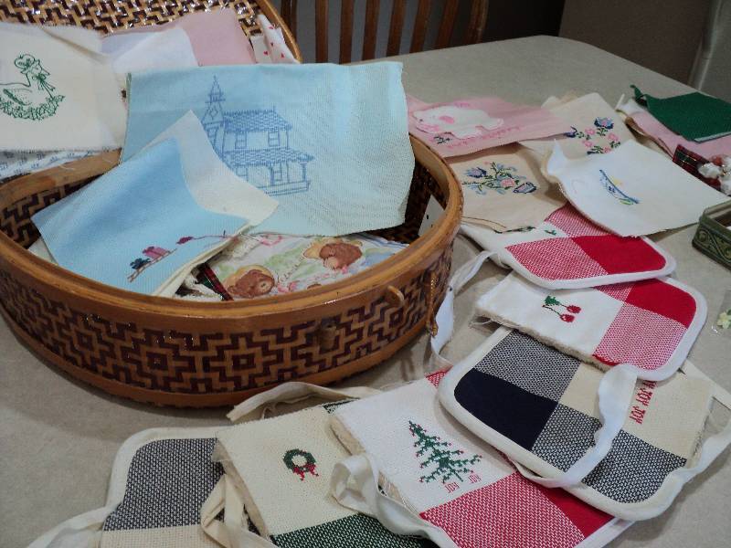 lot 32 image: basket of unfinished potholders, b...