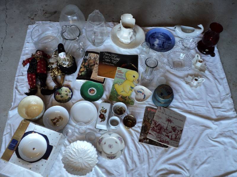 lot 38 image: lot of glassware and childrens book...