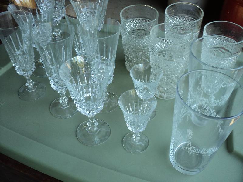 lot 44 image: 16 wine and drinking glasses...