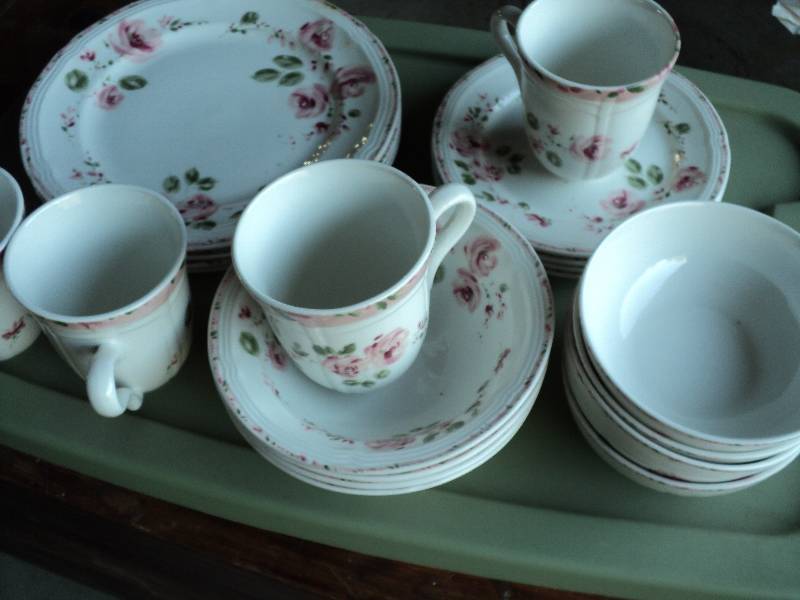 lot 54 image: complete set of 4 Gibson dish place...