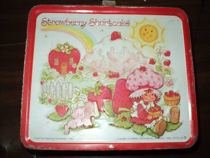 lot 89 image: metal Strawberry Shortcake lunchbox...