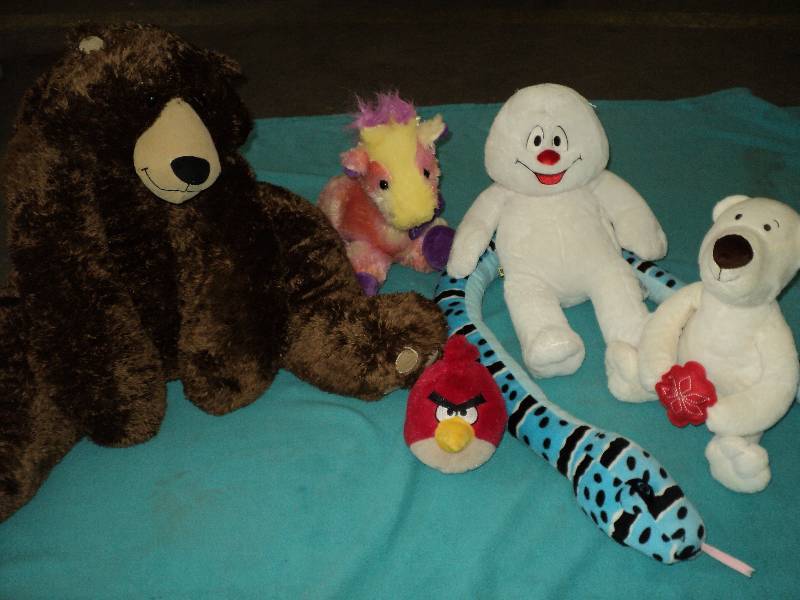 lot 107 image: almost new stuffed animals...