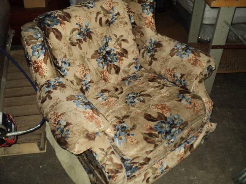 lot 109 image: comfy retro rocker...
