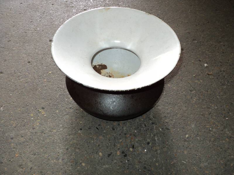 lot 121 image: 1 cast iron spittoon...
