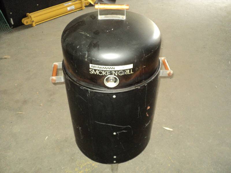 lot 125 image: Brinkman smokn grill...