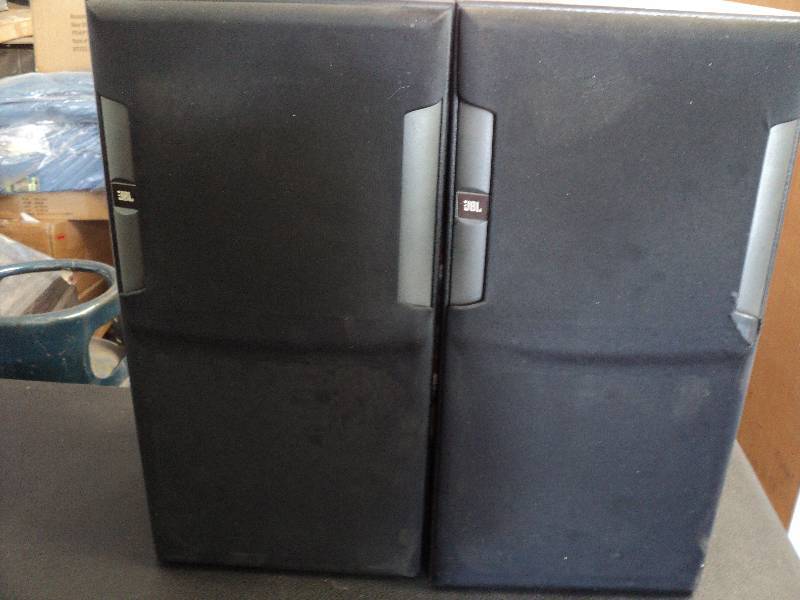 lot 157 image: 2 JBL speakers...