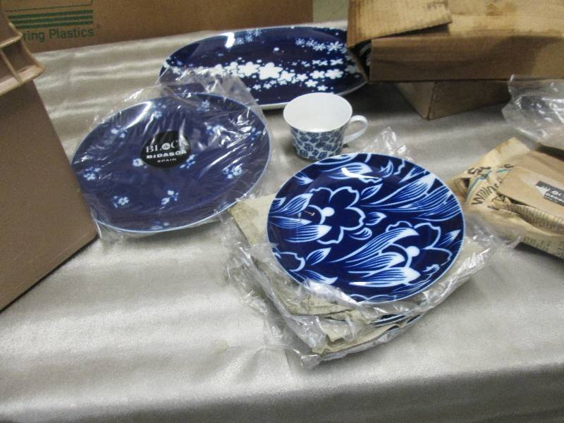 lot 16 image: Large Lot of Block Bidasoa China Ma...