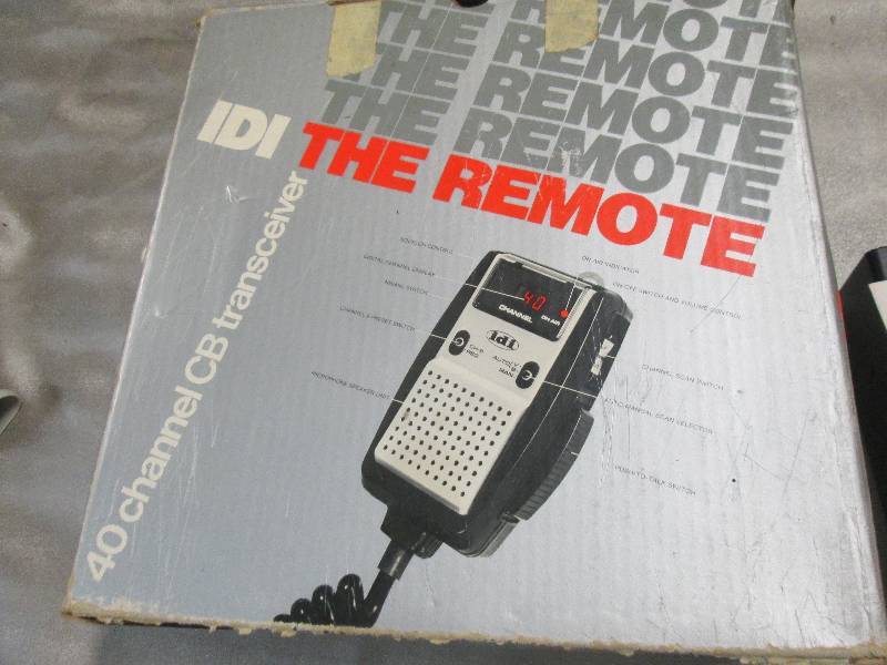 lot 30 image: 40 Channel CB Transceiver...