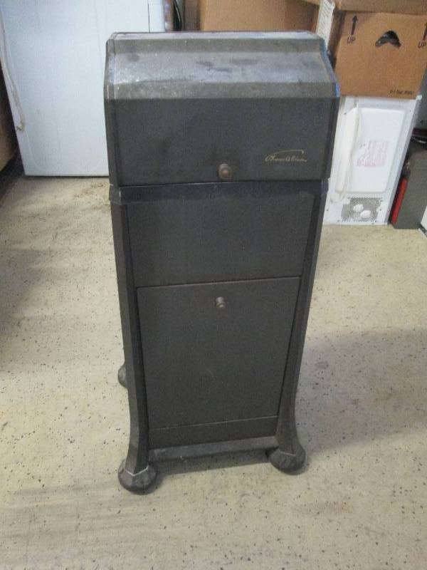 lot 40 image: Vintage Thomas A. Edison Ediphone i...