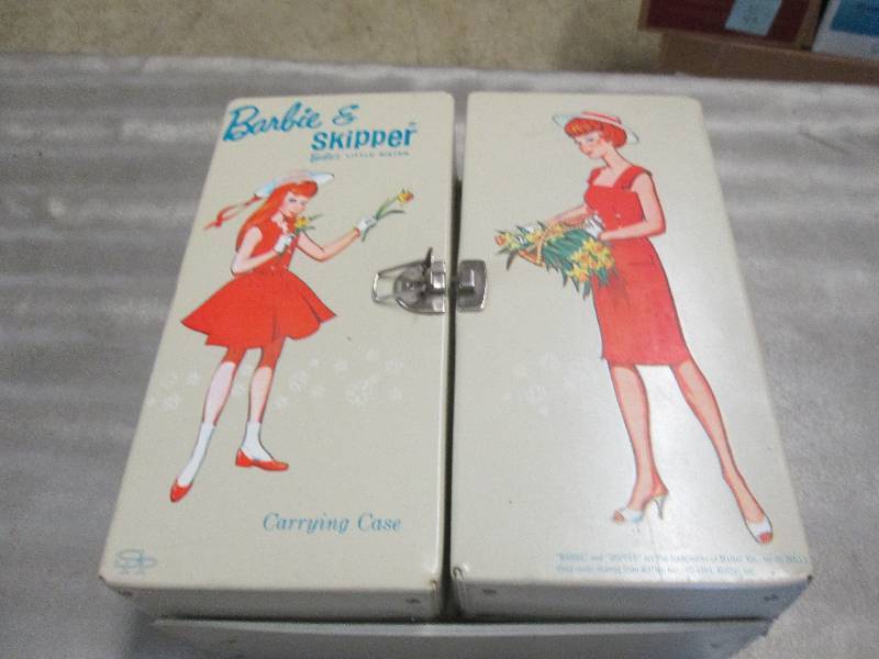 lot 51 image: Vintage Barbie & Skipper Carrying C...