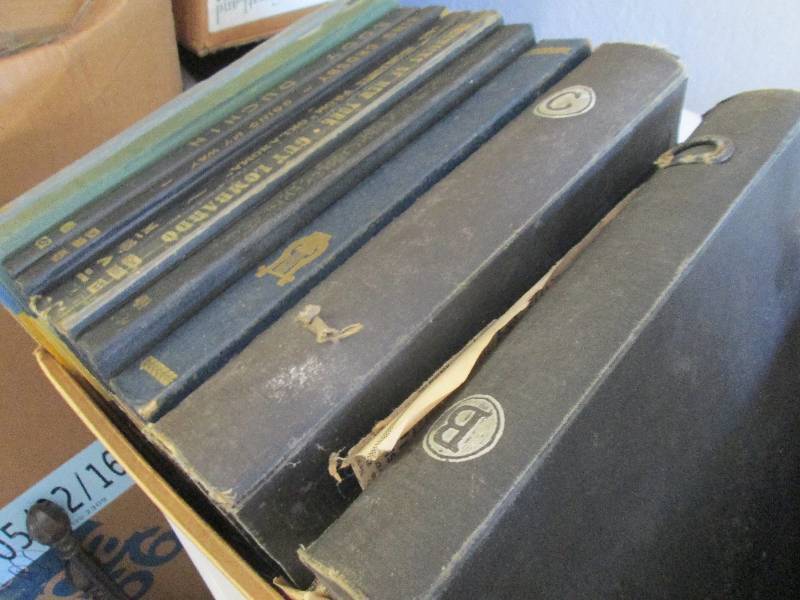 lot 76 image: Box Vintage Vinyl 78 Records in Alb...