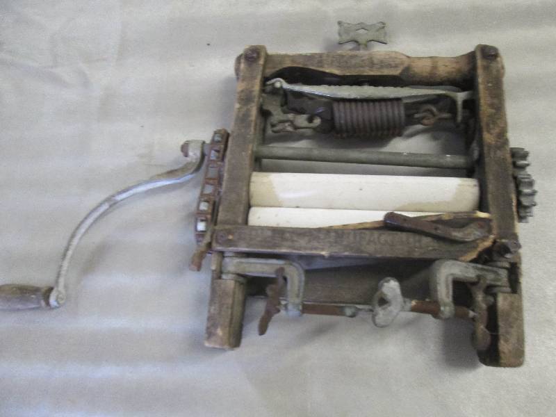 lot 79 image: Antique Washer Wringer...