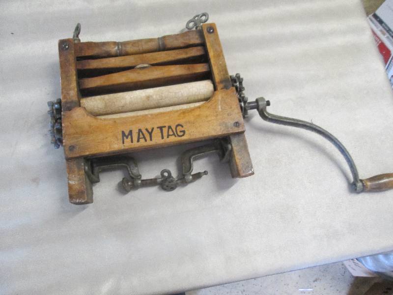 lot 81 image: Antique Washer Wringer...