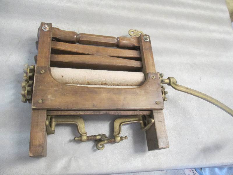 lot 82 image: Antique Washer Wringer...