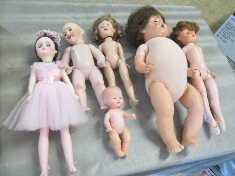 lot 88 image: Lot of 6 Collectible Dolls...