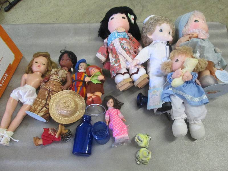 lot 97 image: 4 Precious Moments Dolls plus other...