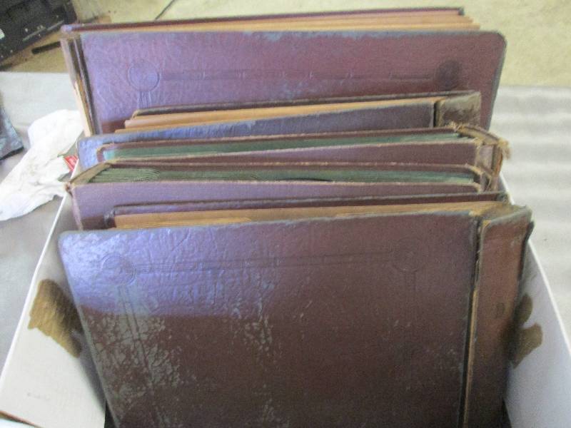 lot 98 image: Box Vintage Vinyl 78 Records in Alb...