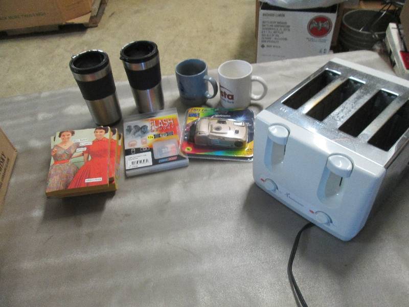lot 106 image: Address Books, 4 Slice Toastmaster ...