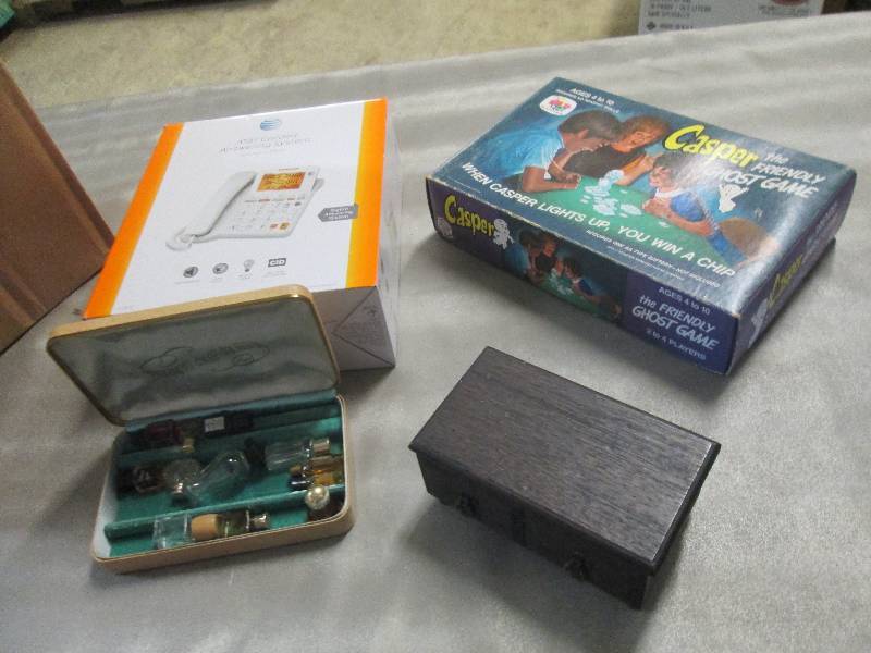 lot 114 image: AT&T Corded Answering System, Vinta...