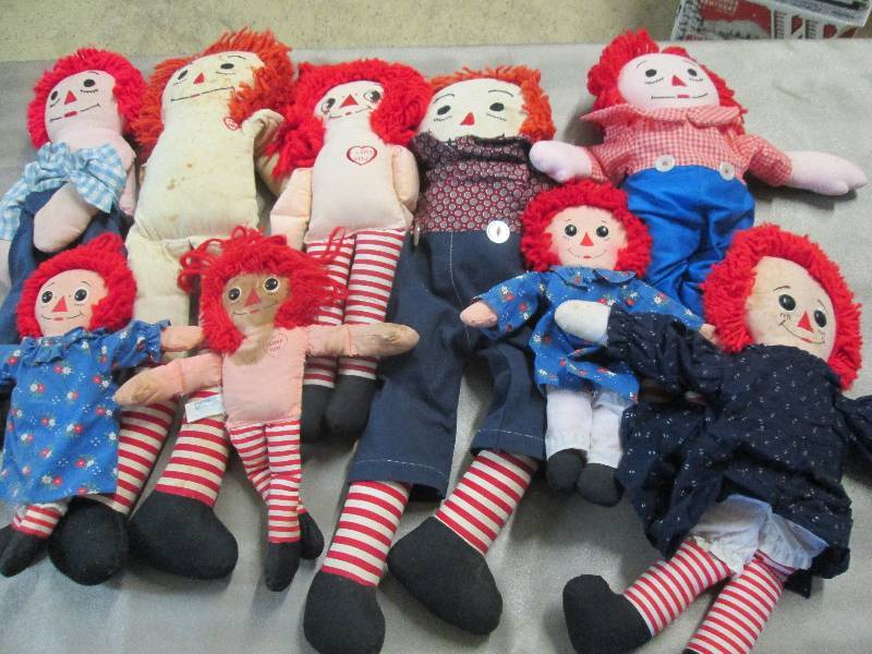 lot 123 image: Lot of Raggedy Ann & Andy Dolls...