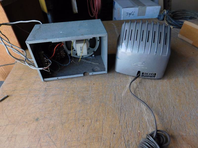 lot 1 image: Vintage Electronics
