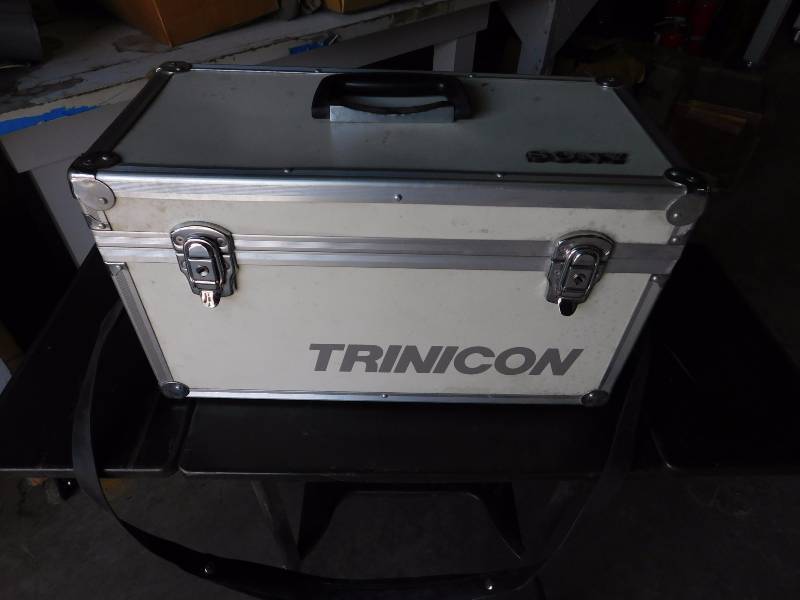 lot 2 image: Sony Trinicon Color Video Camera HVC-2800 in Hardshell Case