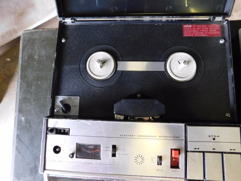 lot 11 image: 2 Sony 4 SpeedServocontrol Tapecorders, TC-800B one is missing cover