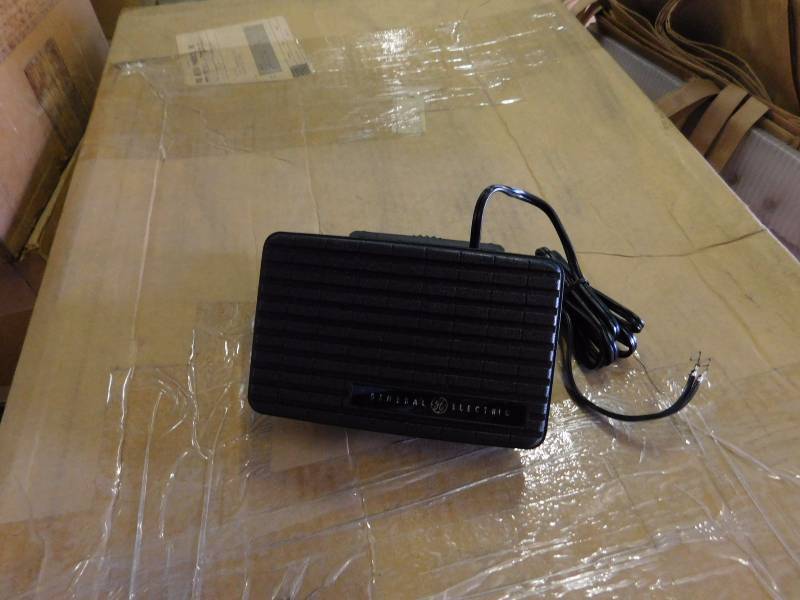 lot 12 image: GE Speakers Black- 19C850550G6 (Qty. 3) and CreamGrey- 19C850550G1 (Qty. 24)