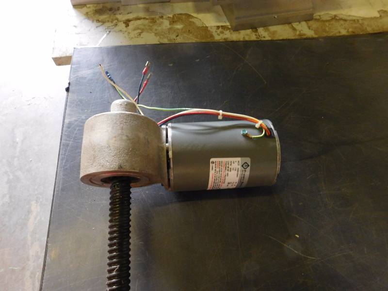 lot 21 image: Franklin Electric Gear Motor, 28.5 Bar