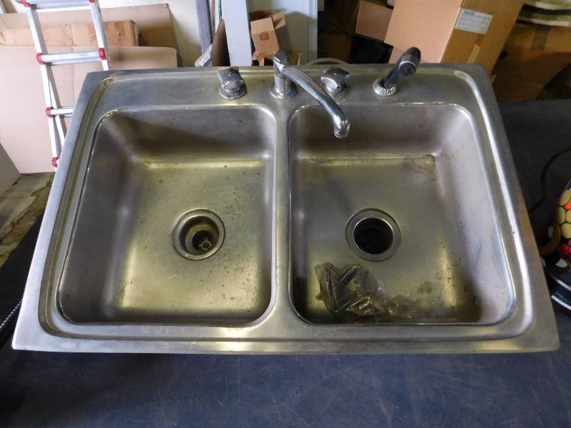 lot 22 image: Metal Sink (33 x 22 x 7) and 115 volt GE Piranha Garbage Disposal, GGFC450-01