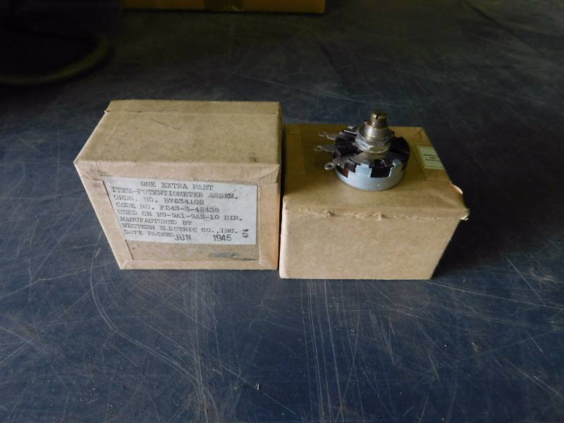 lot 27 image: Western Electric Potentiometer Assemblies in Wooden Box